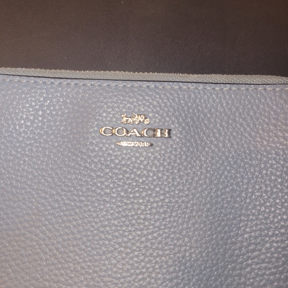 EUC Coach pebbled leather wristlet double zip - Picture 2 of 13